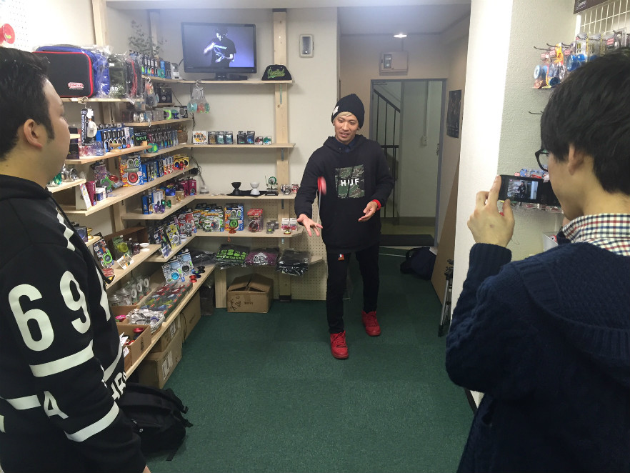 ハイサイ探偵団の ひっちゃん たっぷん がリワインド渋谷店に遊びに来てくれました Yoyo Info Base ヨーヨーインフォベース By Rewind ハイサイ探偵団の ひっちゃん たっぷん がリワインド渋谷店に遊びに来てくれました Yoyo Info Base ヨーヨーインフォベース By Rewind